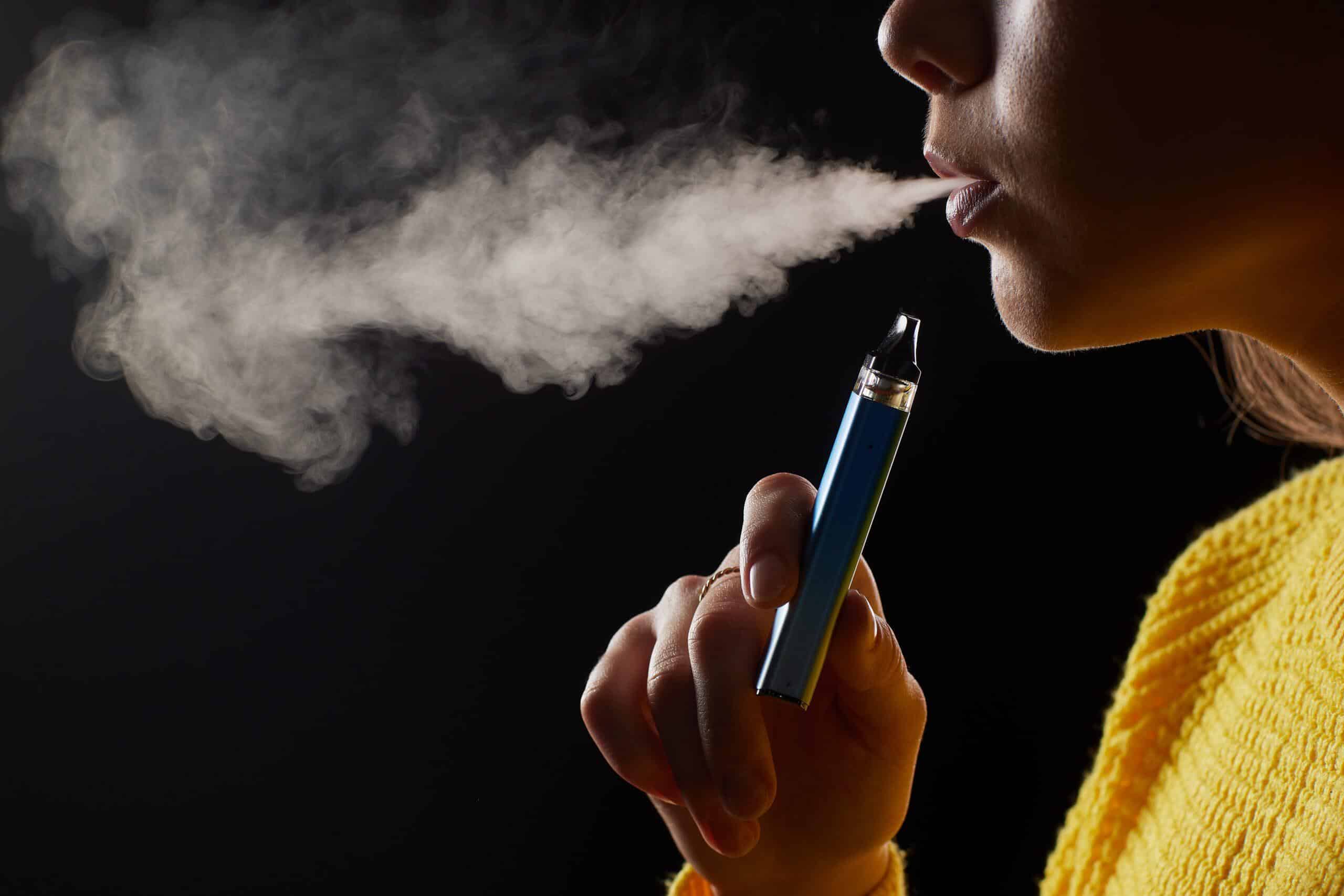 Vaping vs. Smoking: A Health Showdown Between Choices